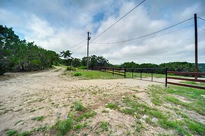 Pet-friendly Hideaway 13 Mi to Leakey