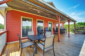 Pet-friendly Hideaway 13 Mi to Leakey