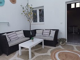 Boho Sisi Retreat - Poolside Oasis Garden Charm