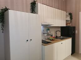 Boho Sisi Retreat - Poolside Oasis Garden Charm