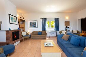 Agrilos Seafront Serenity - Waterfront Oasis