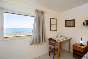 Agrilos Seafront Serenity - Waterfront Oasis