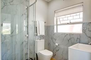 Ocean View 2 bed Apt in Camps Bay Skyline Heights