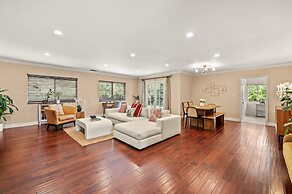 Chic Family Getaway Near LA With Space to Unwind