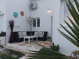 Boho Sisi Resort - Poolside Oasis Garden Vibes