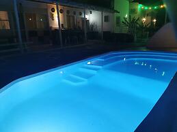 Boho Sisi Resort - Poolside Oasis Garden Vibes