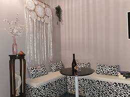 Boho Sisi Resort - Poolside Oasis Garden Vibes