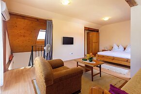 Lakeside Serenity House