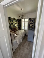 Cardiff - Sleeps 7 - Parking - Jacuzzi - Garden