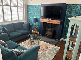 Cardiff - Sleeps 7 - Parking - Jacuzzi - Garden