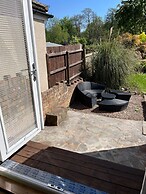 Cardiff - Sleeps 7 - Parking - Jacuzzi - Garden
