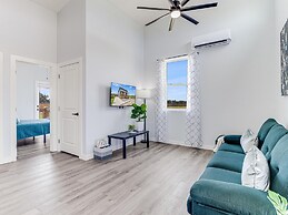 The Blue Flower 2 Bedroom Home