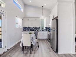 The Blue Flower 2 Bedroom Home