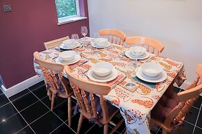 Hassocks Hideaway With Parking Garden