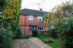 Hassocks Hideaway With Parking Garden