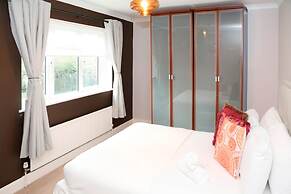 Hassocks Hideaway With Parking Garden