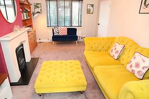 Hassocks Hideaway With Parking Garden