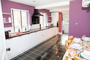 Hassocks Hideaway With Parking Garden