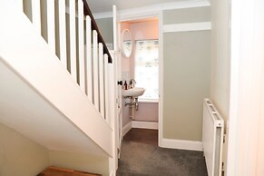 Hassocks Hideaway With Parking Garden