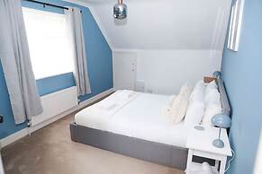 Hassocks Hideaway With Parking Garden