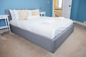 Hassocks Hideaway With Parking Garden