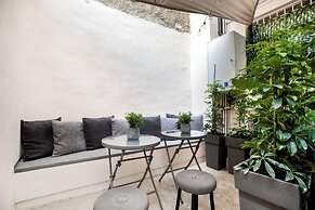 Plaka Clio Apartment by A&A Residencies
