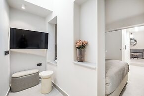 Plaka Clio Apartment by A&A Residencies