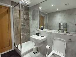 Quaint Bracknell Apartment With Two Bedrooms