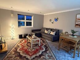 Quaint Bracknell Apartment With Two Bedrooms