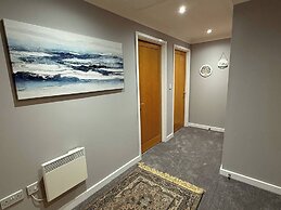 Quaint Bracknell Apartment With Two Bedrooms