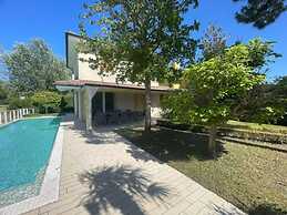 Delightful Villa With Garden and Pool in Albarella