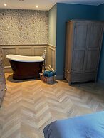 The Blacksmiths Shop hot tub Cottage