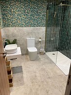 The Blacksmiths Shop hot tub Cottage