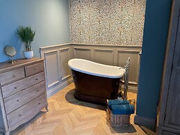 The Blacksmiths Shop hot tub Cottage