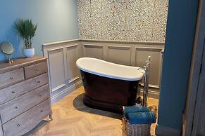 The Blacksmiths Shop hot tub Cottage