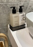 The Blacksmiths Shop hot tub Cottage