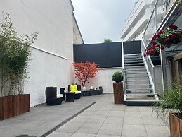 Day8 Hotel