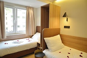 Day8 Hotel