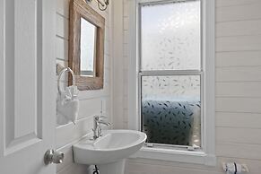 Green Reef #7- Emerald Horizon