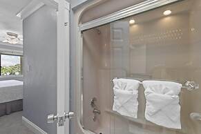 Green Reef #7- Emerald Horizon