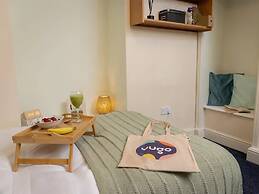 Student Only Cable Street