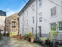 Student Only Cable Street