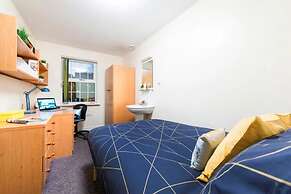 Student Only Cable Street