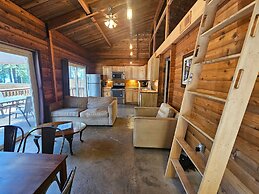 Lakefront Cabin in Prattville