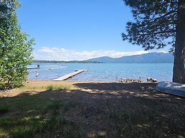 Lakefront Cabin in Prattville