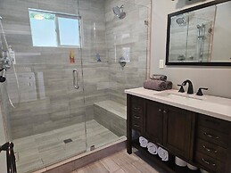 Lakefront Cabin in Prattville