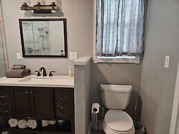 Lakefront Cabin in Prattville