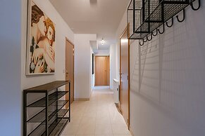 Huswell - Comfortable Apartment With Scenic Views