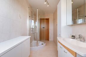 Huswell - Comfortable Apartment With Scenic Views