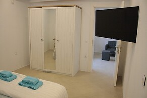 Assyr C - Santorini Cozy Retreat